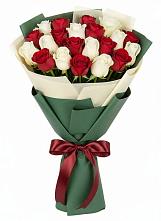 Букет Микс из красных и белых роз в Невинномысске