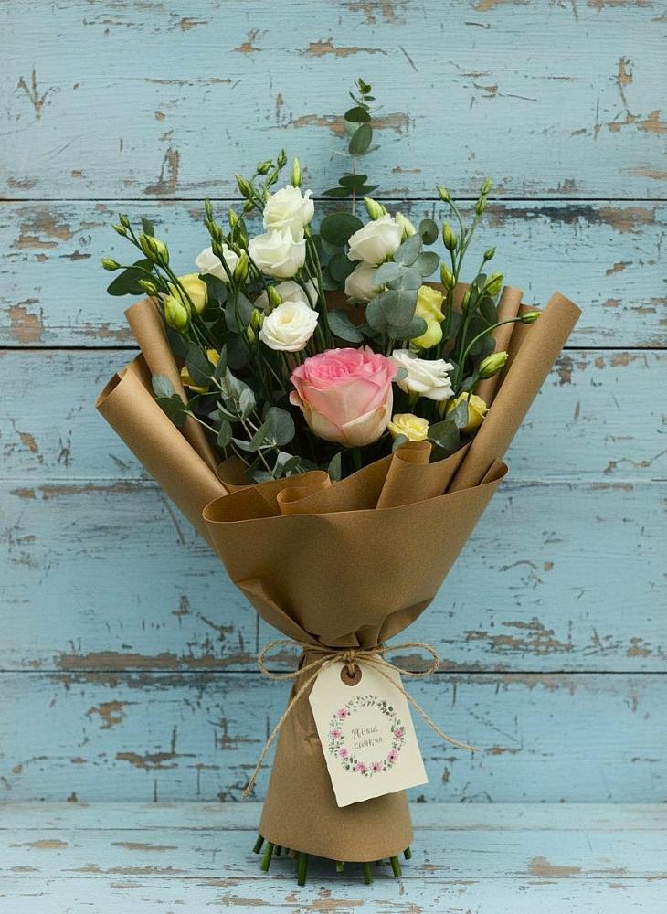 Букет цветов из: Розы и Лизиантусы в Невинномысске