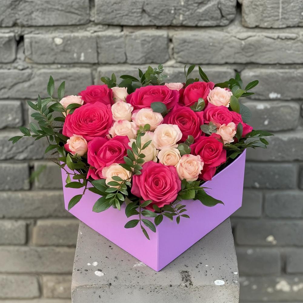 Цветочная композиция из Розы в коробке в Невинномысске