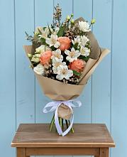Букет цветов из:  Альстромерии, Лизиантусы, Розы и Хризантемы в Невинномысске