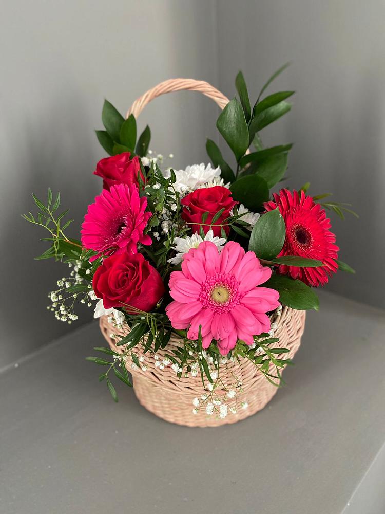 Цветочная композиция из Розы, Хризантемы и Герберы в корзине в Невинномысске