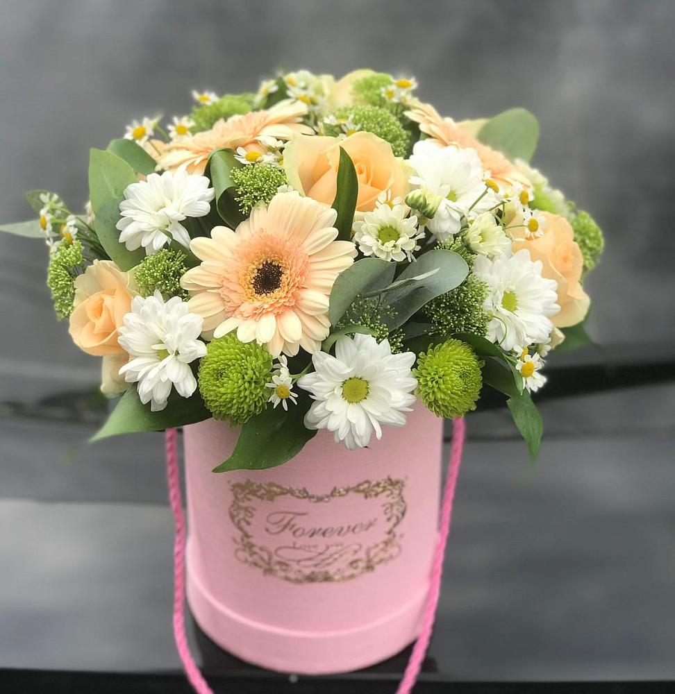 Цветочная композиция из Розы, Герберы и Хризантемы в шляпной коробке в Невинномысске