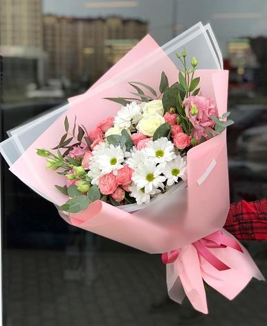 Букет цветов из: Розы, Лизиантусы и Хризантемы в Невинномысске